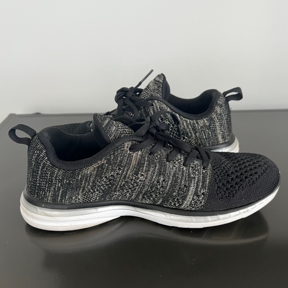 APL Women's TechLoom Pro Running Shoe - Size 8 - Picture 3 of 5